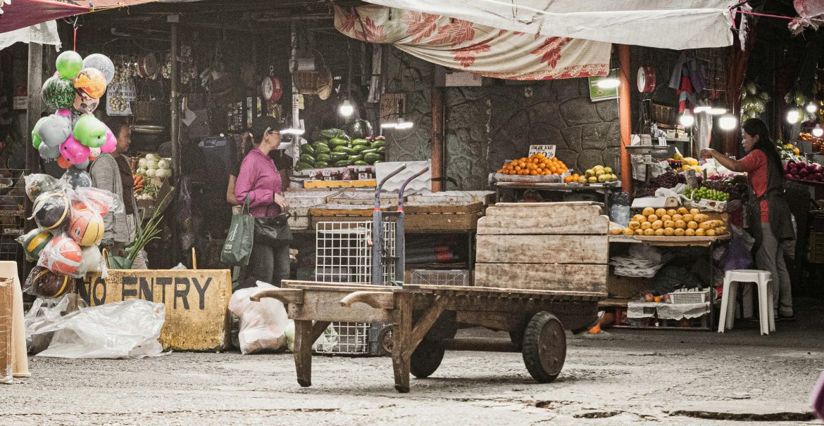 Zdjęcie do artykułu: Jak działają rynki pracy? Mikroekonomia płac i zatrudnienia
