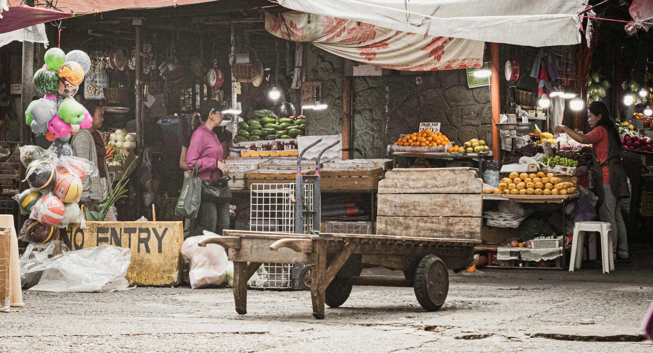 Zdjęcie do artykułu: Jak działają rynki pracy? Mikroekonomia płac i zatrudnienia